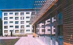 Detlef Grüneke - Schwedt, Berliner Allee, Altenpflegeheim "LEA GRUNDIG", 1999