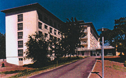 Detlef Grüneke - Schwedt, Berliner Allee, Altenpflegeheim "LEA GRUNDIG", 1999